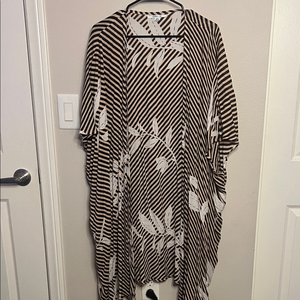 O'Neill Beige and Black Patterned Kimono